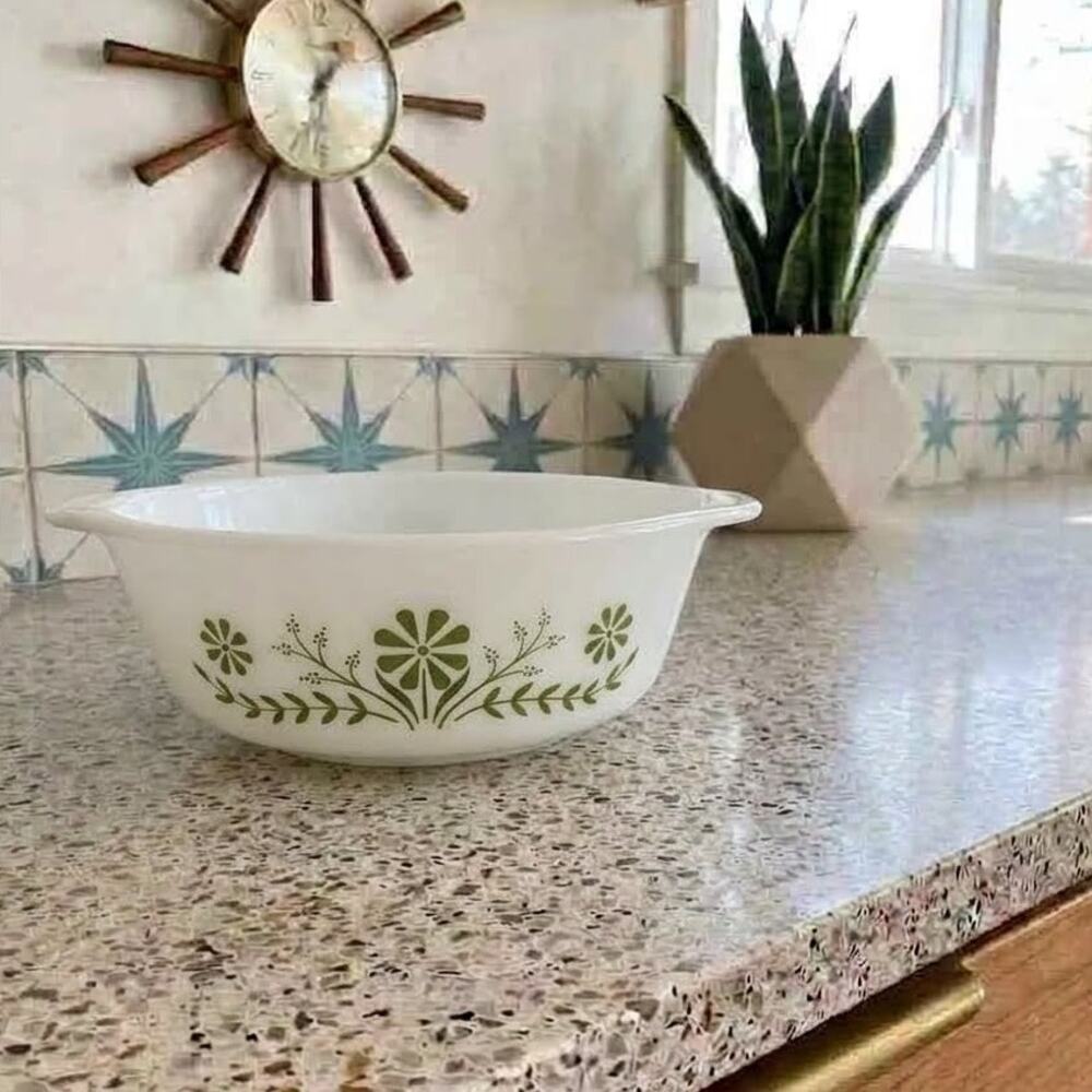 Vintage Glasbake 1.5 Qt Green Daisy Casserole Bowl Milk Glass J2600